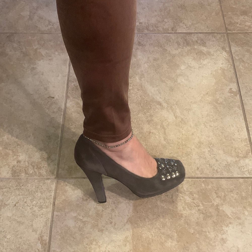 Gray Suede pumps